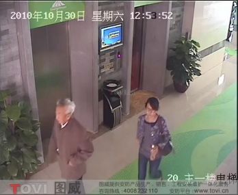 D1效果-某電梯口監控視頻監控錄像演示